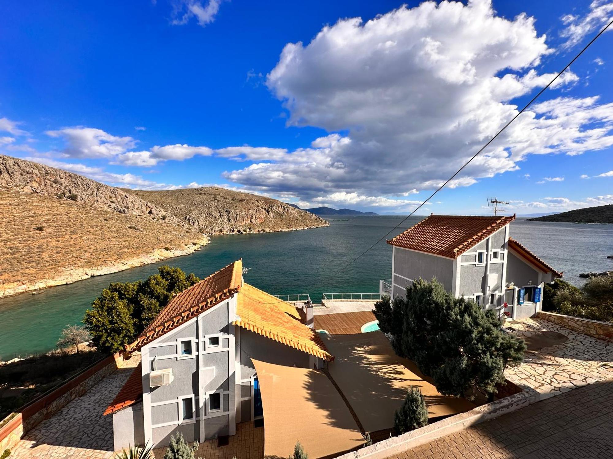 οι νυμφεσ του γαλαξιδιου Villa *
