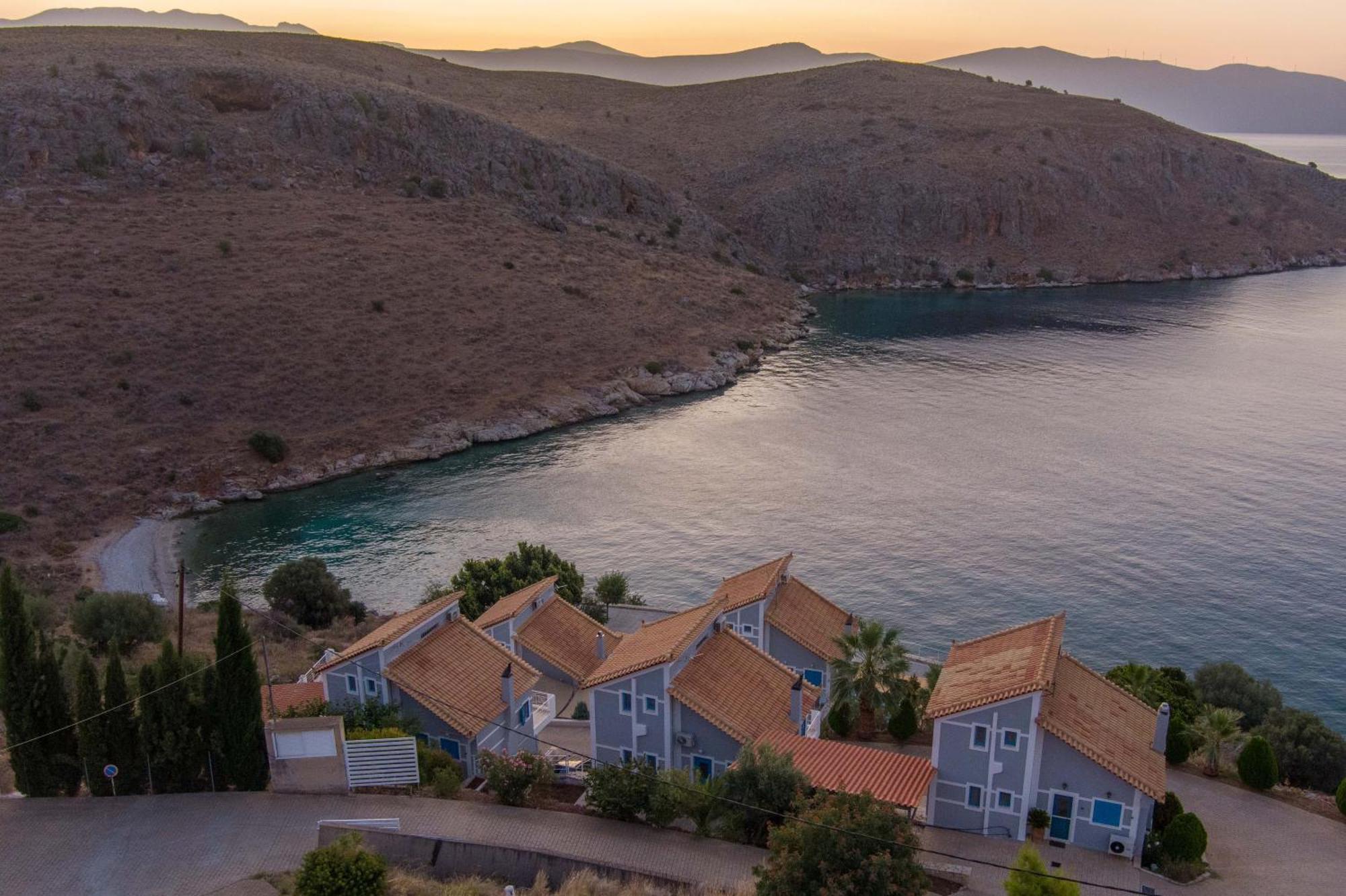 οι νυμφεσ του γαλαξιδιου Villa *